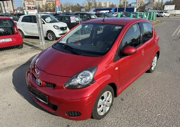 Toyota Aygo cena 15900 przebieg: 196000, rok produkcji 2011 z Szczecin małe 301